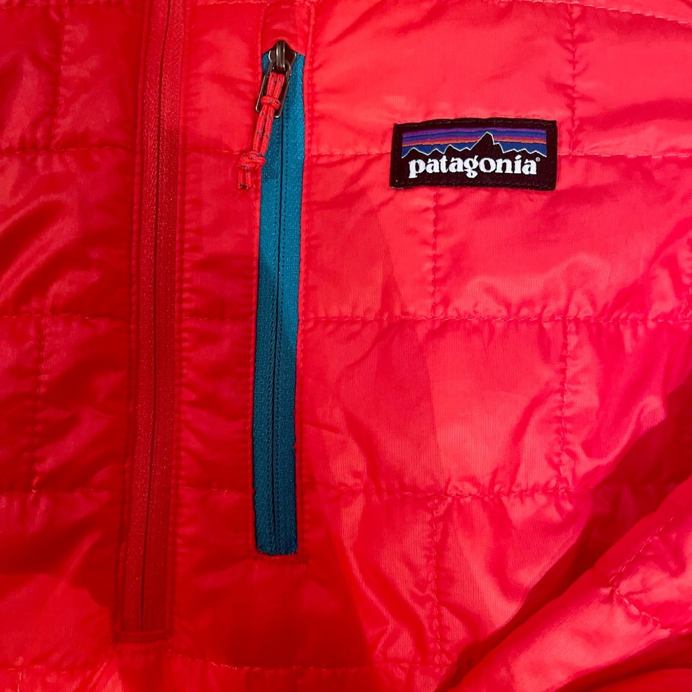 Patagonia's pullover Puff Jacket soft, lite weight and warm. 100% polyester.